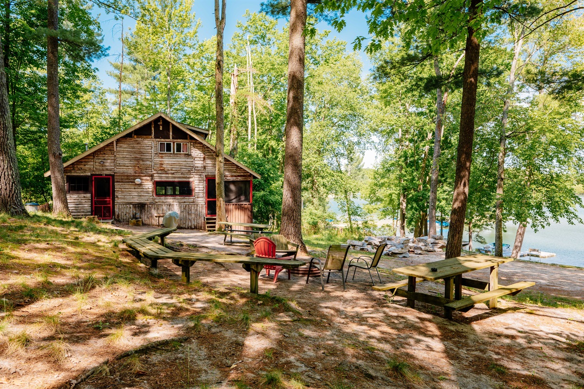 “Cabin Fever” on Arbutus Lake Arbutus Lake Rentals